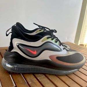 Nike Air Max 720 (mens size 11)